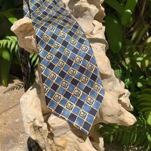 DISNEY MENS TIE. Hidden Mickey. 100%Silk.